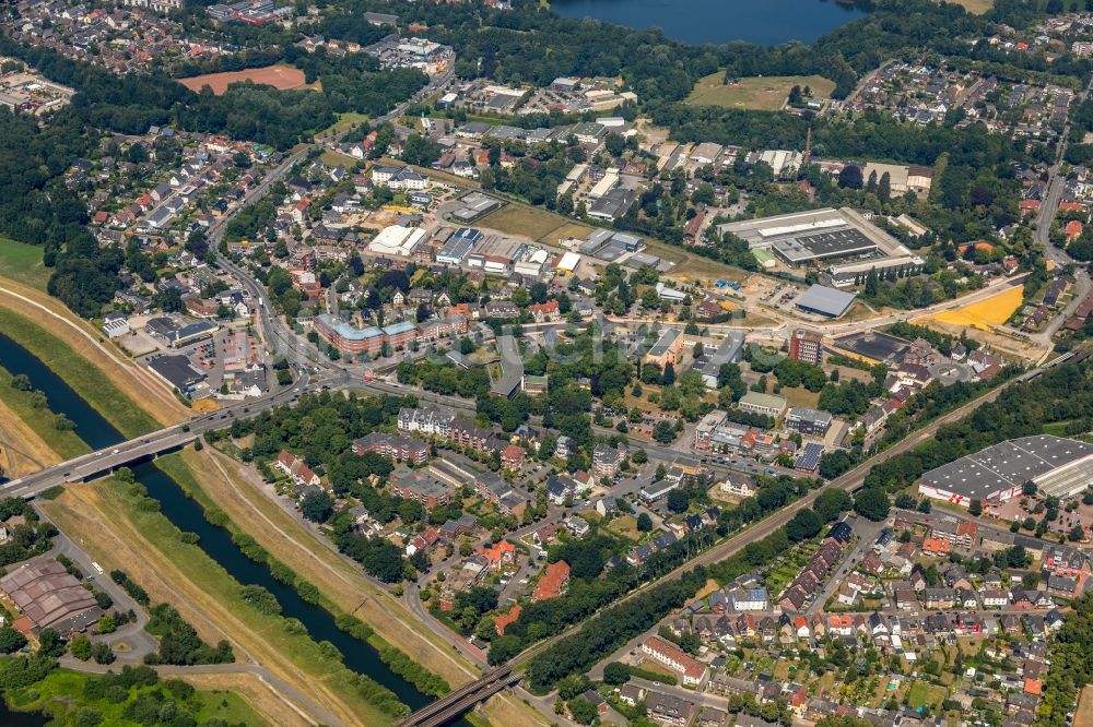 Dorsten aus der Vogelperspektive: Stadtansicht am Ufer des Flußverlaufes der Lippe in Dorsten im Bundesland Nordrhein-Westfalen, Deutschland