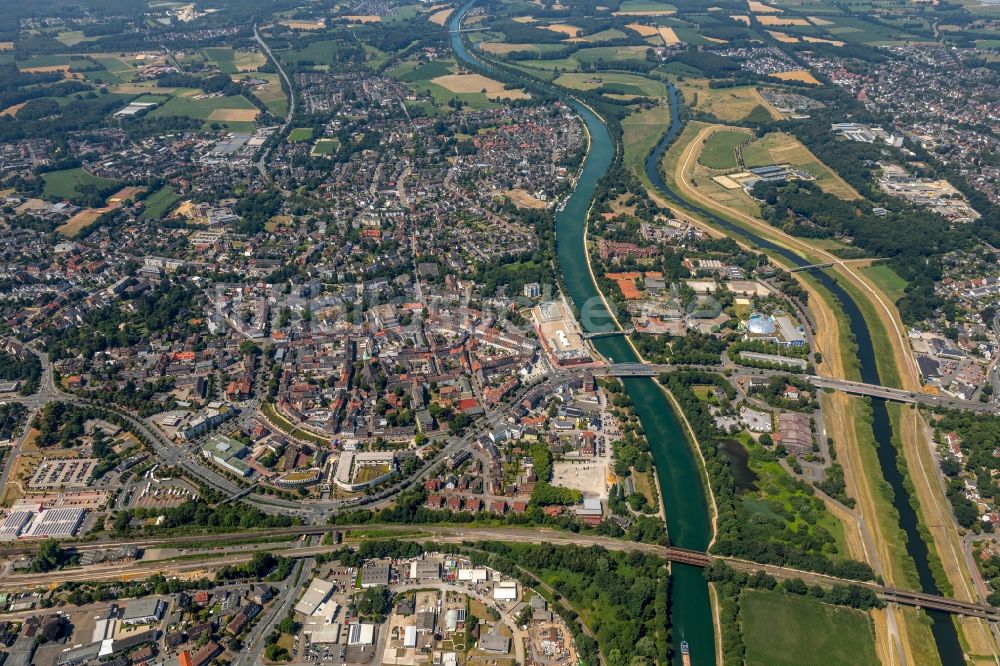 Luftaufnahme Dorsten - Stadtansicht am Ufer des Flußverlaufes der Lippe in Dorsten im Bundesland Nordrhein-Westfalen, Deutschland