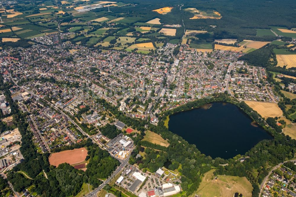 Dorsten aus der Vogelperspektive: Stadtansicht am Ufer des Flußverlaufes der Lippe in Dorsten im Bundesland Nordrhein-Westfalen, Deutschland