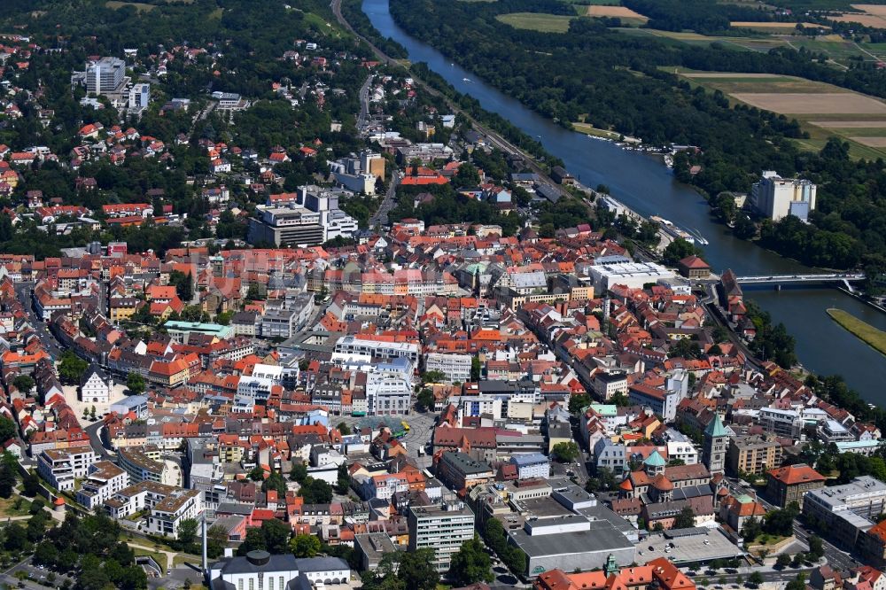 Luftbild Schweinfurt - Stadtansicht am Ufer des Flußverlaufes Main in Schweinfurt im Bundesland Bayern, Deutschland