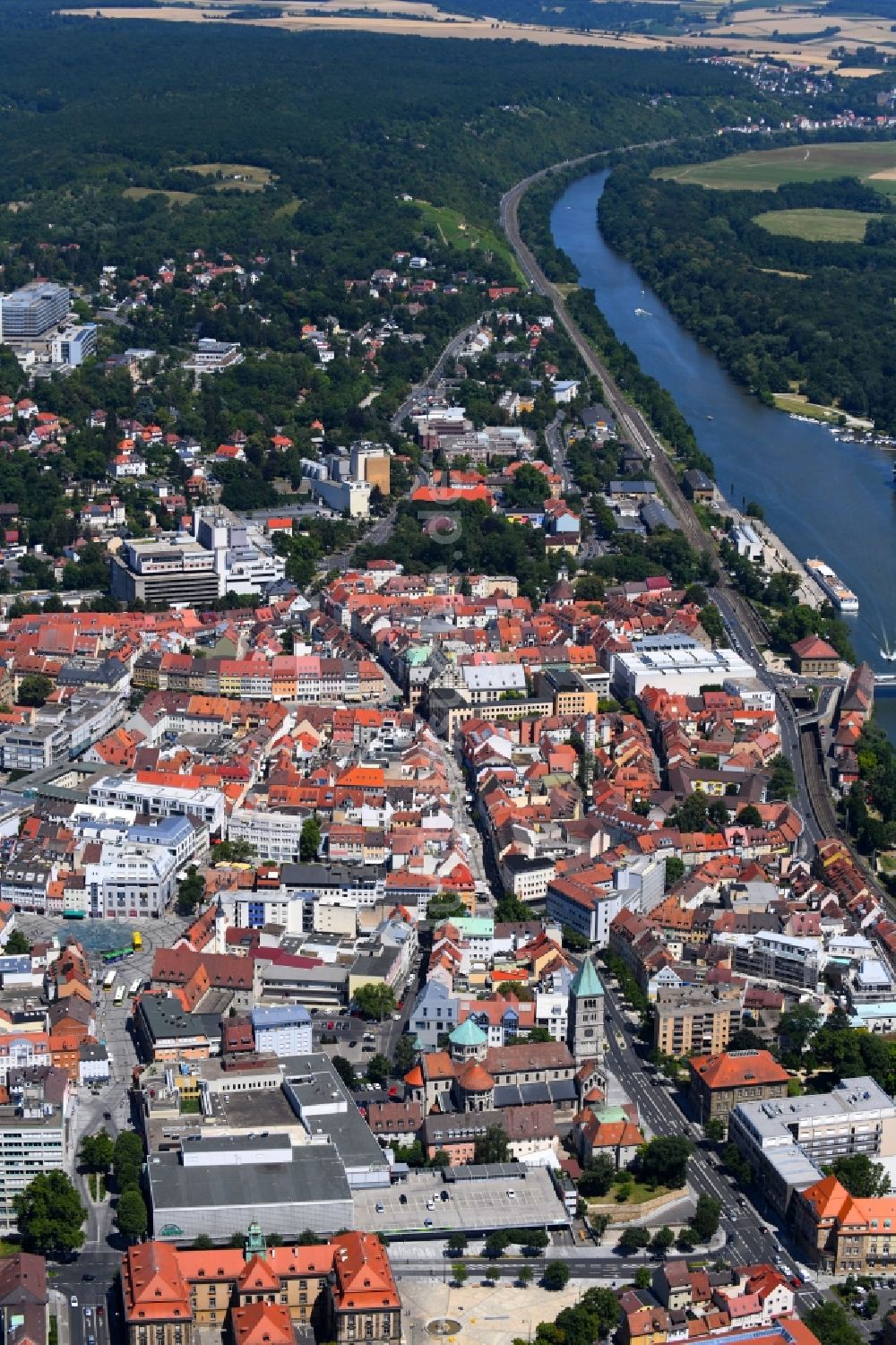 Luftaufnahme Schweinfurt - Stadtansicht am Ufer des Flußverlaufes Main in Schweinfurt im Bundesland Bayern, Deutschland