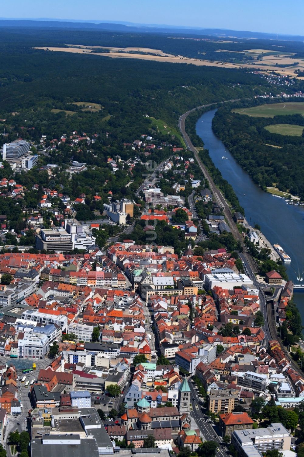 Schweinfurt von oben - Stadtansicht am Ufer des Flußverlaufes Main in Schweinfurt im Bundesland Bayern, Deutschland