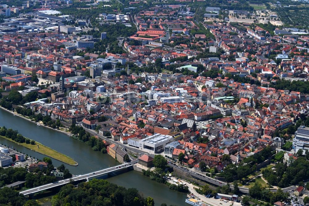 Luftbild Schweinfurt - Stadtansicht am Ufer des Flußverlaufes Main in Schweinfurt im Bundesland Bayern, Deutschland