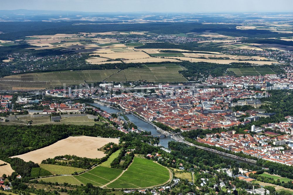 Luftbild Würzburg - Stadtansicht am Ufer des Flußverlaufes des Main in Würzburg im Bundesland Bayern, Deutschland