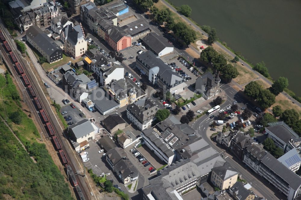 Cochem aus der Vogelperspektive: Stadtansicht am Ufer des Flußverlaufes der Mosel in Cochem im Bundesland Rheinland-Pfalz, Deutschland