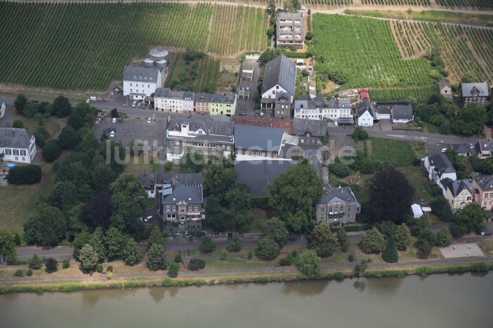 Luftbild Traben-Trarbach - Stadtansicht am Ufer des Flußverlaufes der Mosel in Traben-Trarbach im Bundesland Rheinland-Pfalz, Deutschland