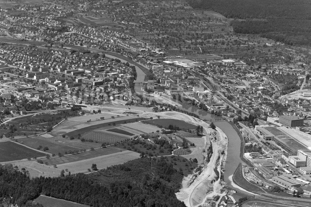 Luftaufnahme Gaggenau - Stadtansicht am Ufer des Flußverlaufes Murg in Gaggenau im Bundesland Baden-Württemberg, Deutschland