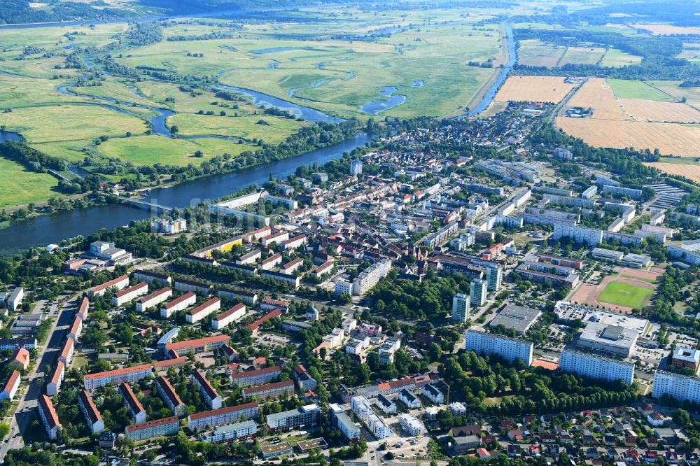 Schwedt/Oder von oben - Stadtansicht am Ufer des Flußverlaufes der Oder in Schwedt/Oder im Bundesland Brandenburg, Deutschland