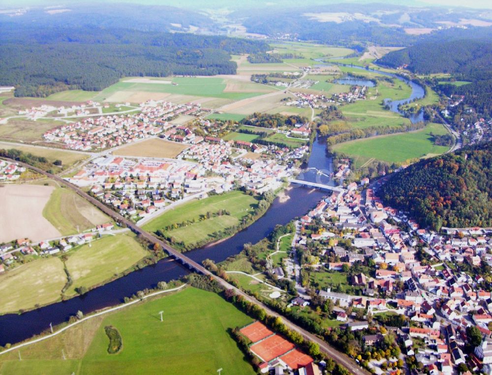 Regenstauf von oben - Stadtansicht am Ufer des Flußverlaufes der Regen in Regenstauf im Bundesland Bayern, Deutschland