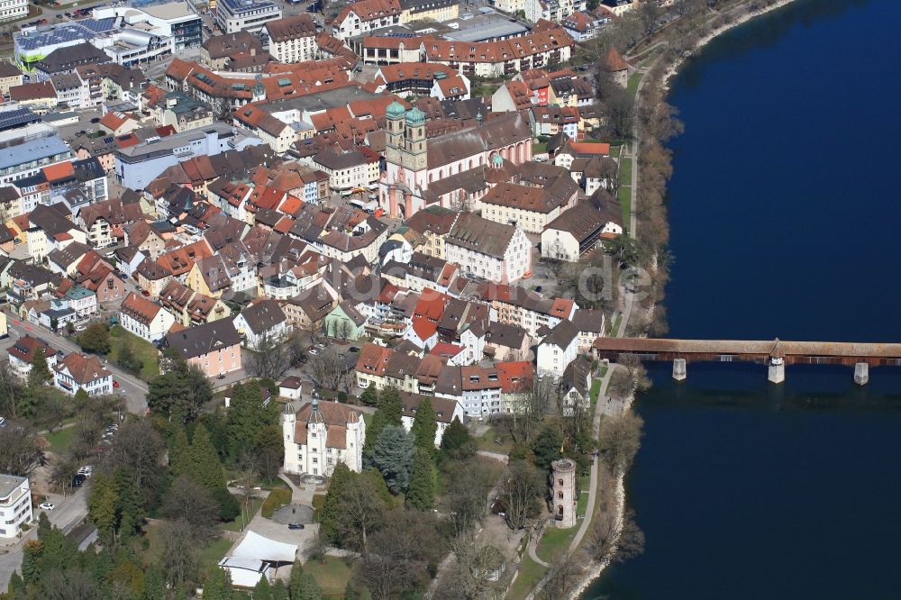 Luftbild Bad Säckingen - Stadtansicht am Ufer des Flußverlaufes des Rhein in Bad Säckingen im Bundesland Baden-Württemberg, Deutschland