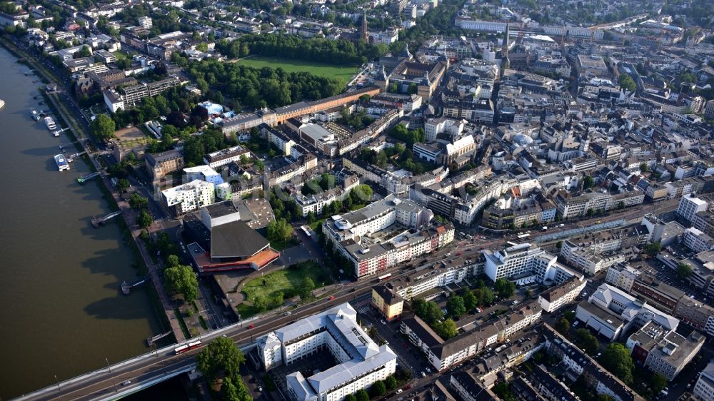 Luftbild Bonn - Stadtansicht am Ufer des Flußverlaufes des Rhein in Bonn im Bundesland Nordrhein-Westfalen, Deutschland