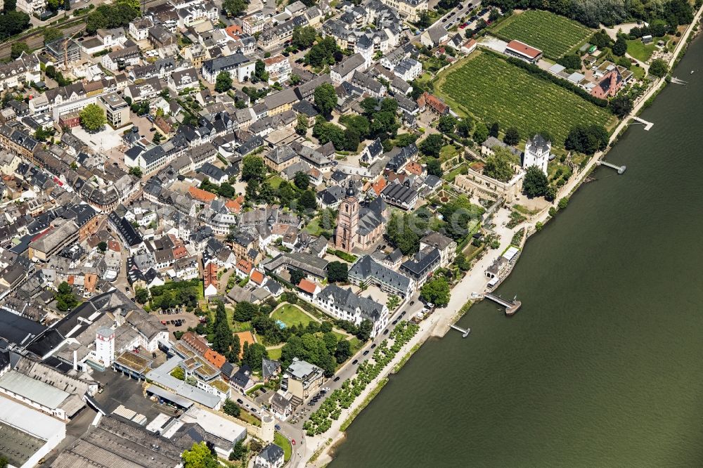 Luftaufnahme Eltville am Rhein - Stadtansicht am Ufer des Flußverlaufes des Rhein in Eltville am Rhein im Bundesland Hessen, Deutschland