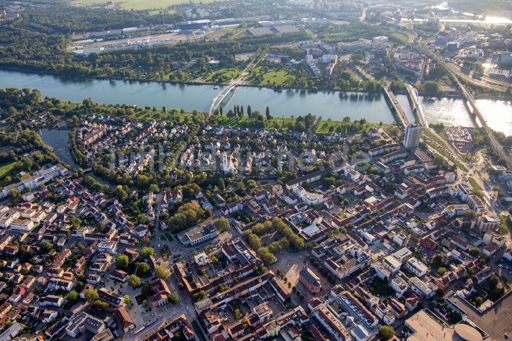 Luftbild Kehl - Stadtansicht am Ufer des Flußverlaufes des Rhein in Kehl im Bundesland Baden-Württemberg, Deutschland