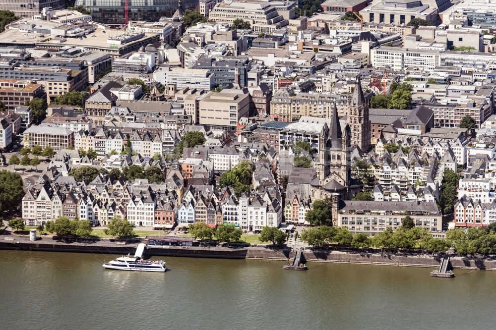 Köln aus der Vogelperspektive: Stadtansicht am Ufer des Flußverlaufes Rhein in Köln im Bundesland Nordrhein-Westfalen, Deutschland