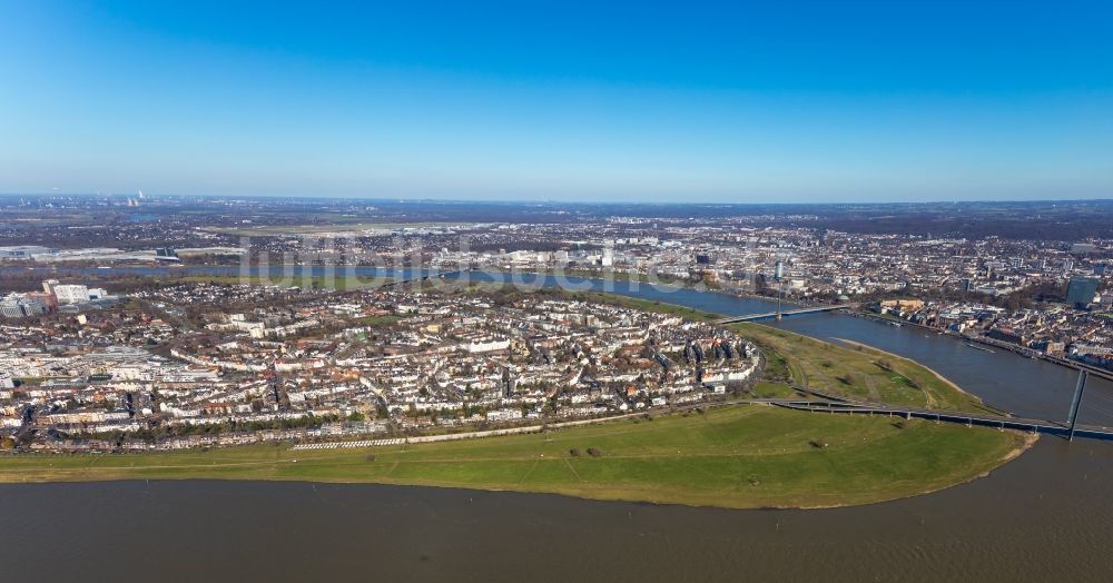 Düsseldorf von oben - Stadtansicht am Ufer des Flußverlaufes des Rhein im Ortsteil Oberkassel in Düsseldorf im Bundesland Nordrhein-Westfalen, Deutschland