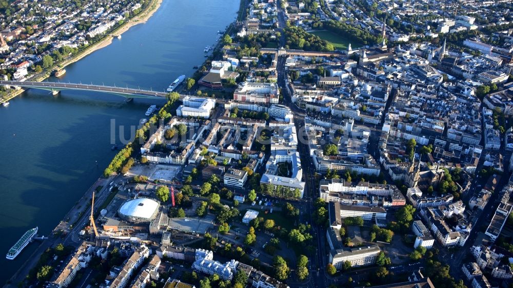 Bonn von oben - Stadtansicht am Ufer des Flußverlaufes des Rheins in Bonn im Bundesland Nordrhein-Westfalen, Deutschland