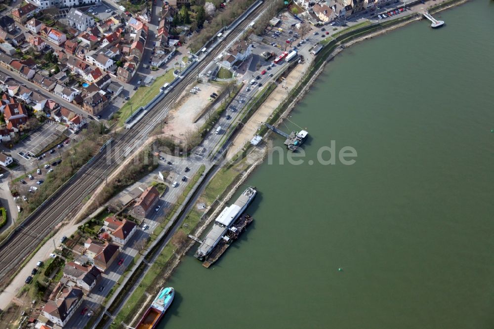 Luftbild Nierstein - Stadtansicht am Ufer des Flußverlaufes des Rheins in Nierstein im Bundesland Rheinland-Pfalz