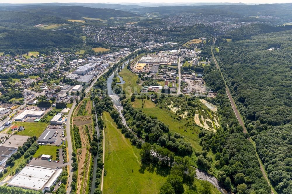 Arnsberg aus der Vogelperspektive: Stadtansicht am Ufer des Flußverlaufes der Ruhr in Arnsberg im Bundesland Nordrhein-Westfalen, Deutschland