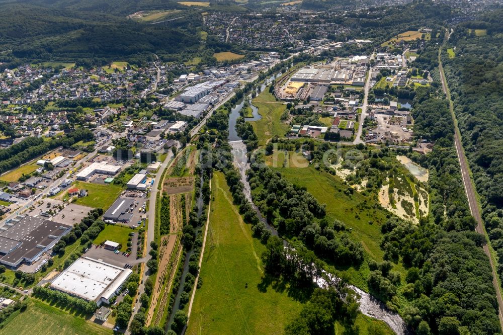 Luftbild Arnsberg - Stadtansicht am Ufer des Flußverlaufes der Ruhr in Arnsberg im Bundesland Nordrhein-Westfalen, Deutschland