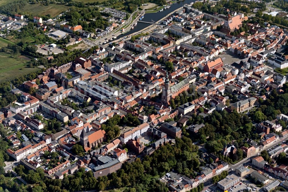 Luftbild Greifswald - Stadtansicht am Ufer des Flußverlaufes der Ryck in Greifswald im Bundesland Mecklenburg-Vorpommern, Deutschland