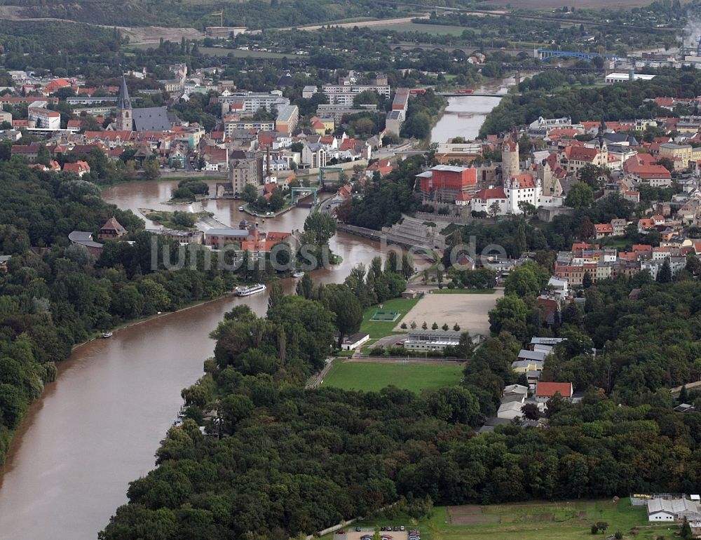 Luftbild Bernburg (Saale) - Stadtansicht am Ufer des Flußverlaufes der Saale in Bernburg (Saale) im Bundesland Sachsen-Anhalt, Deutschland