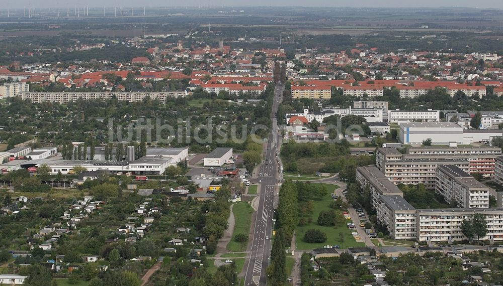 Luftbild Bernburg (Saale) - Stadtansicht am Ufer des Flußverlaufes der Saale in Bernburg (Saale) im Bundesland Sachsen-Anhalt, Deutschland