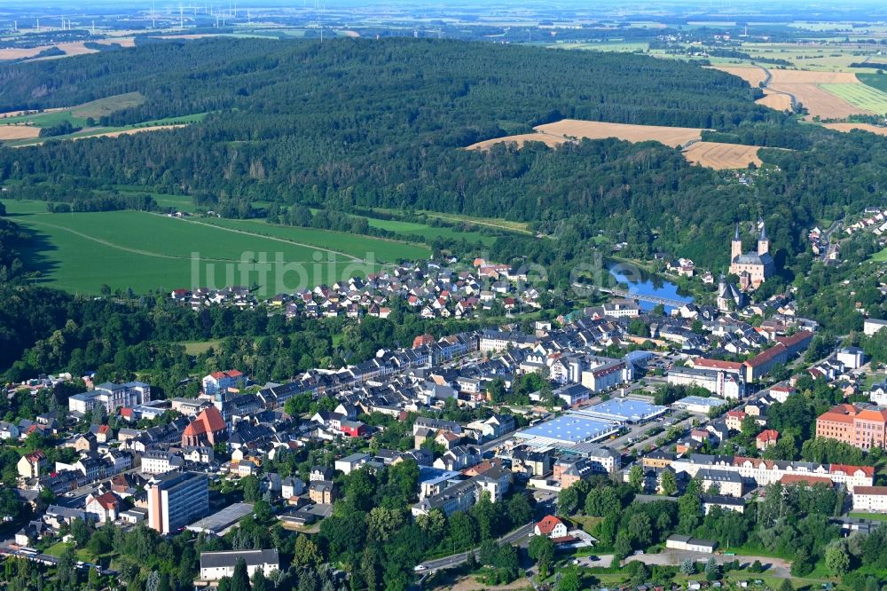 Rochlitz von oben - Stadtansicht am Ufer des Flußverlaufes Zwickauer Mulde in Rochlitz im Bundesland Sachsen, Deutschland