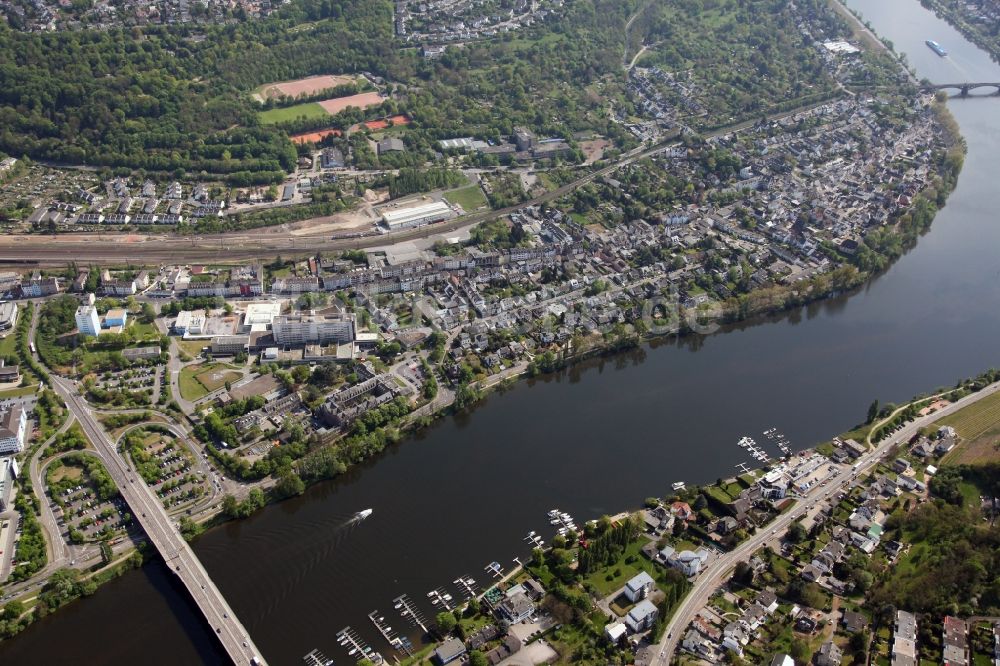 Koblenz OT Moselweiß von oben - Stadtansicht am Ufer des Rheinverlaufes von Koblenz-Moselweiß im Bundesland Rheinland-Pfalz