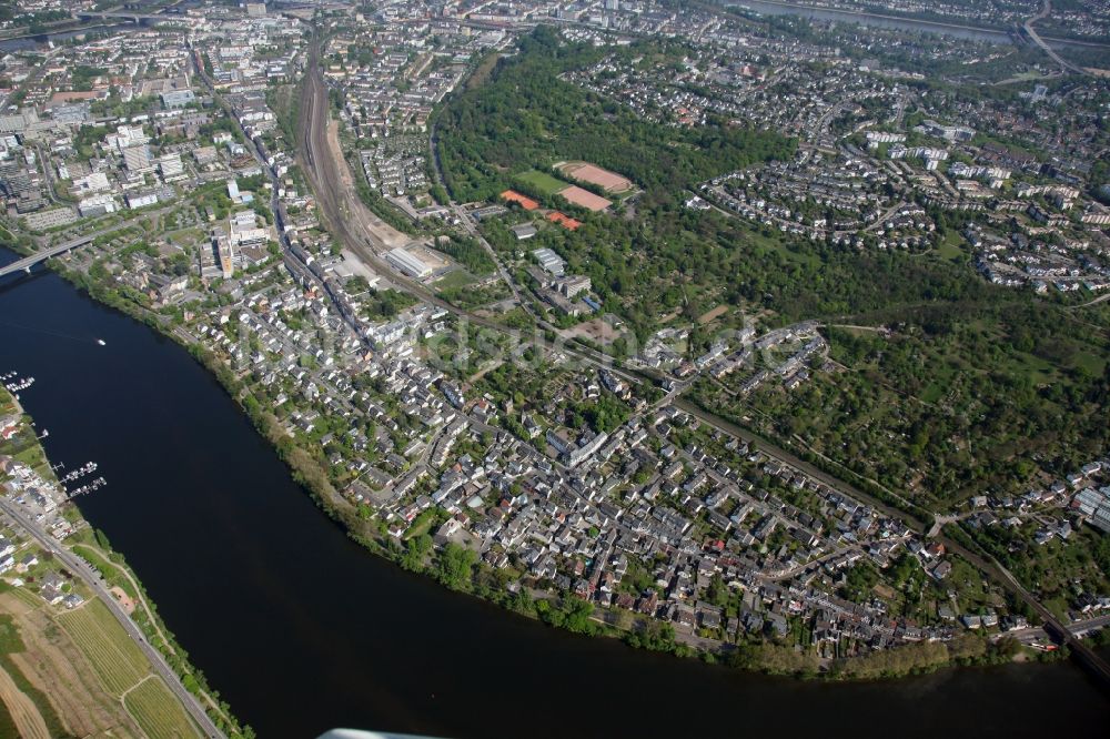 Luftaufnahme Koblenz OT Moselweiß - Stadtansicht am Ufer des Rheinverlaufes von Koblenz-Moselweiß im Bundesland Rheinland-Pfalz