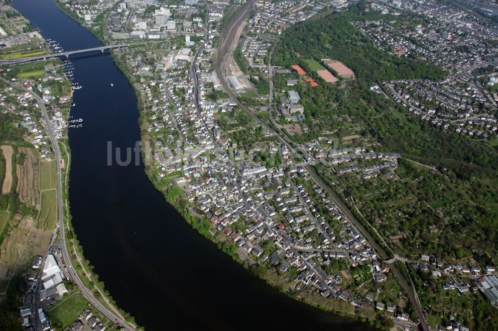 Koblenz OT Moselweiß von oben - Stadtansicht am Ufer des Rheinverlaufes von Koblenz-Moselweiß im Bundesland Rheinland-Pfalz