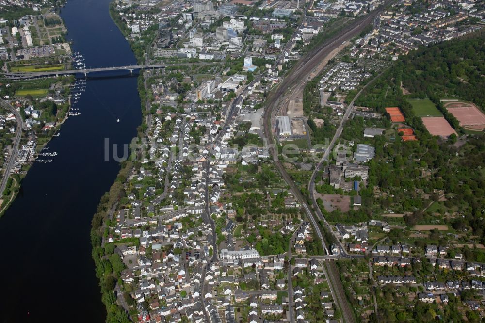 Koblenz OT Moselweiß aus der Vogelperspektive: Stadtansicht am Ufer des Rheinverlaufes von Koblenz-Moselweiß im Bundesland Rheinland-Pfalz