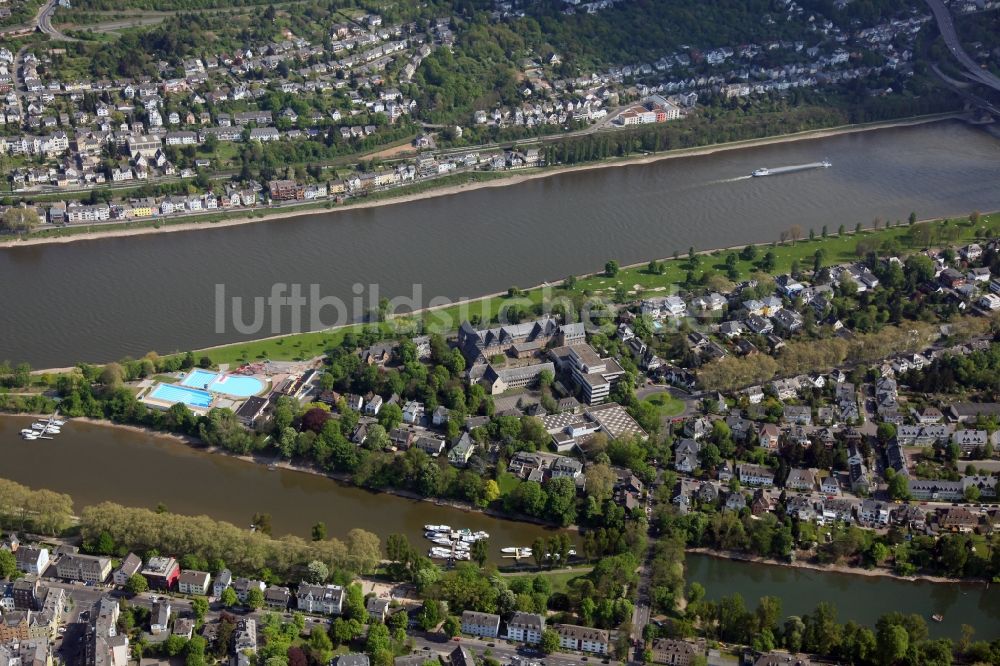 Koblenz OT Oberwerth von oben - Stadtansicht am Ufer des Rheinverlaufes von Koblenz- Oberwerth im Bundesland Rheinland-Pfalz