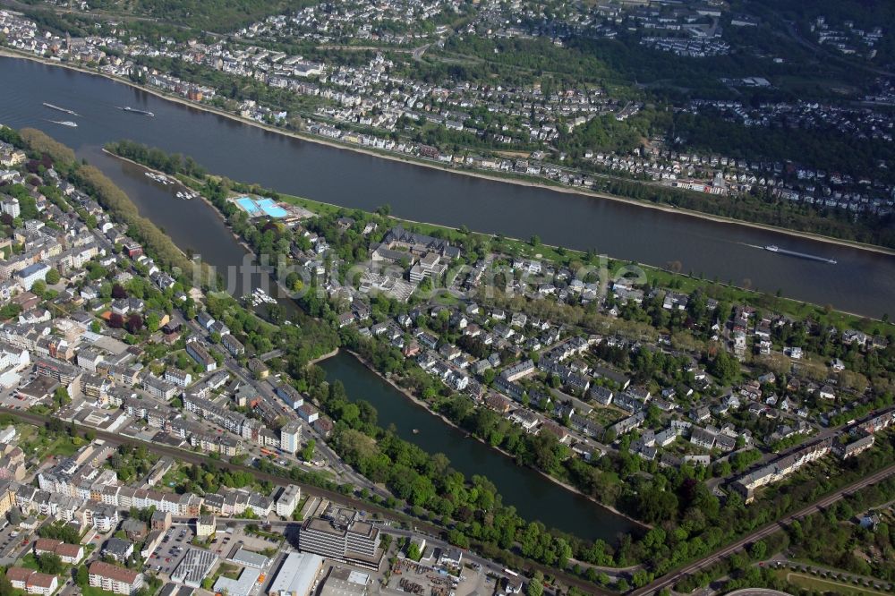 Koblenz OT Oberwerth aus der Vogelperspektive: Stadtansicht am Ufer des Rheinverlaufes von Koblenz- Oberwerth im Bundesland Rheinland-Pfalz