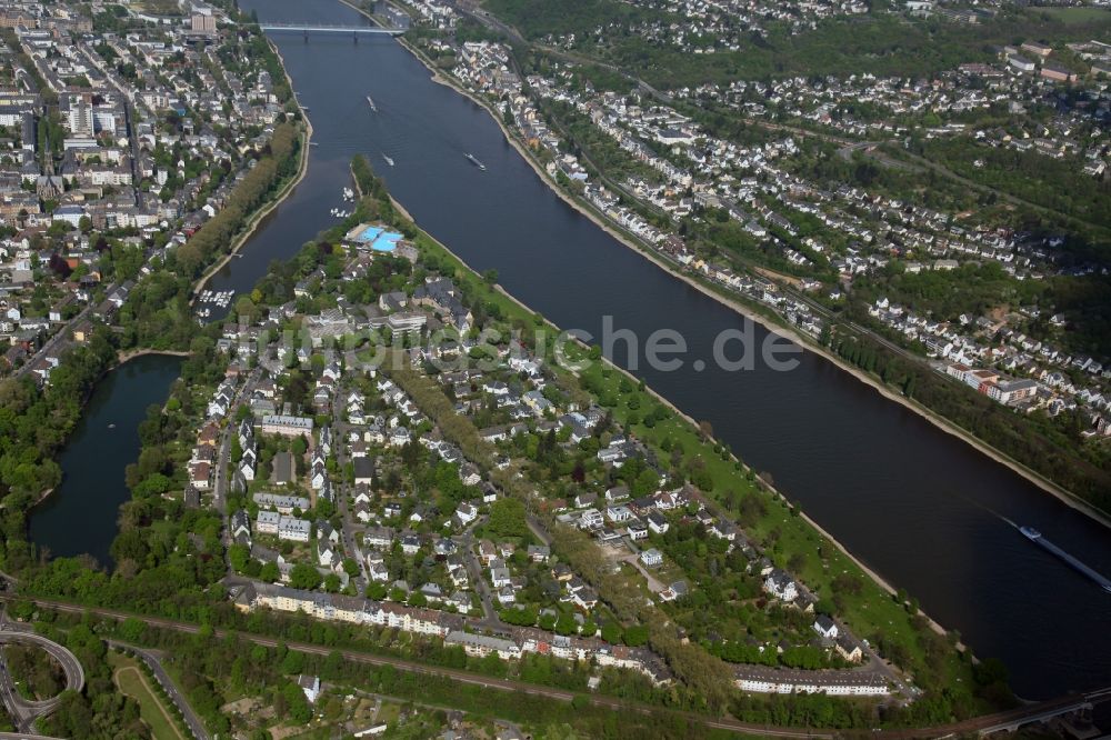 Luftaufnahme Koblenz OT Oberwerth - Stadtansicht am Ufer des Rheinverlaufes von Koblenz- Oberwerth im Bundesland Rheinland-Pfalz