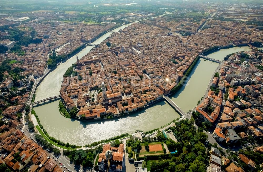 Luftbild Verona - Stadtansicht von Verona in der Region Venetien in Italien