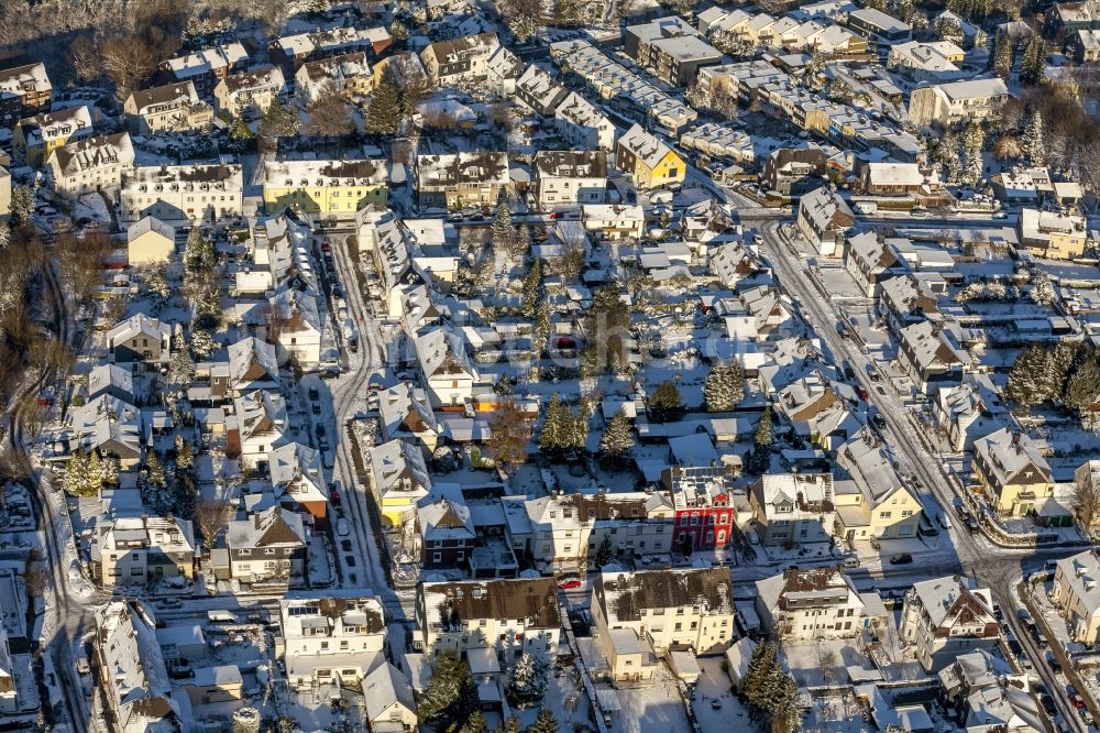 Velbert aus der Vogelperspektive: Stadtansicht des verschneiten und winterlichen Velbert im Bundesland Nordrhein-Westfalen