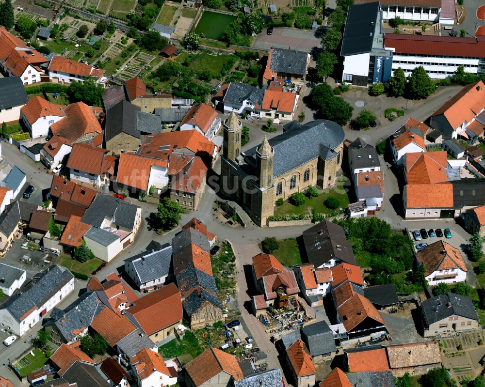 Waldböckelheim von oben - Stadtansicht von Waldböckelheim mit der katholischen Kirche St. Bartholomäus im Bundesland Rheinland-Pfalz