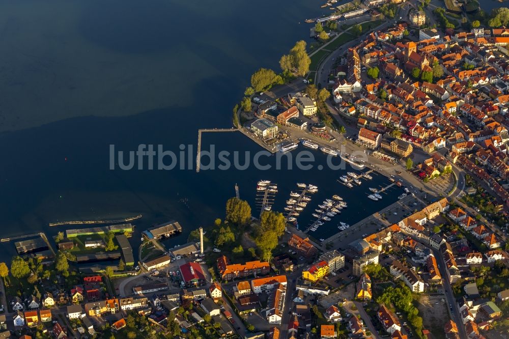 Waren (Müritz) von oben - Stadtansicht in Waren am Ufer der Müritz im Bundesland Mecklenburg-Vorpommern