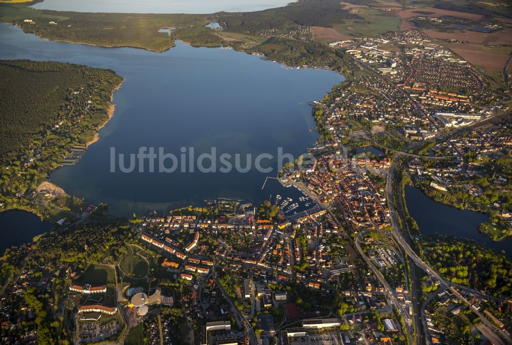 Waren (Müritz) aus der Vogelperspektive: Stadtansicht in Waren am Ufer der Müritz im Bundesland Mecklenburg-Vorpommern