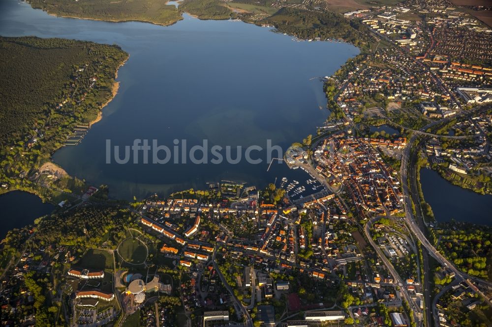 Luftbild Waren (Müritz) - Stadtansicht in Waren am Ufer der Müritz im Bundesland Mecklenburg-Vorpommern