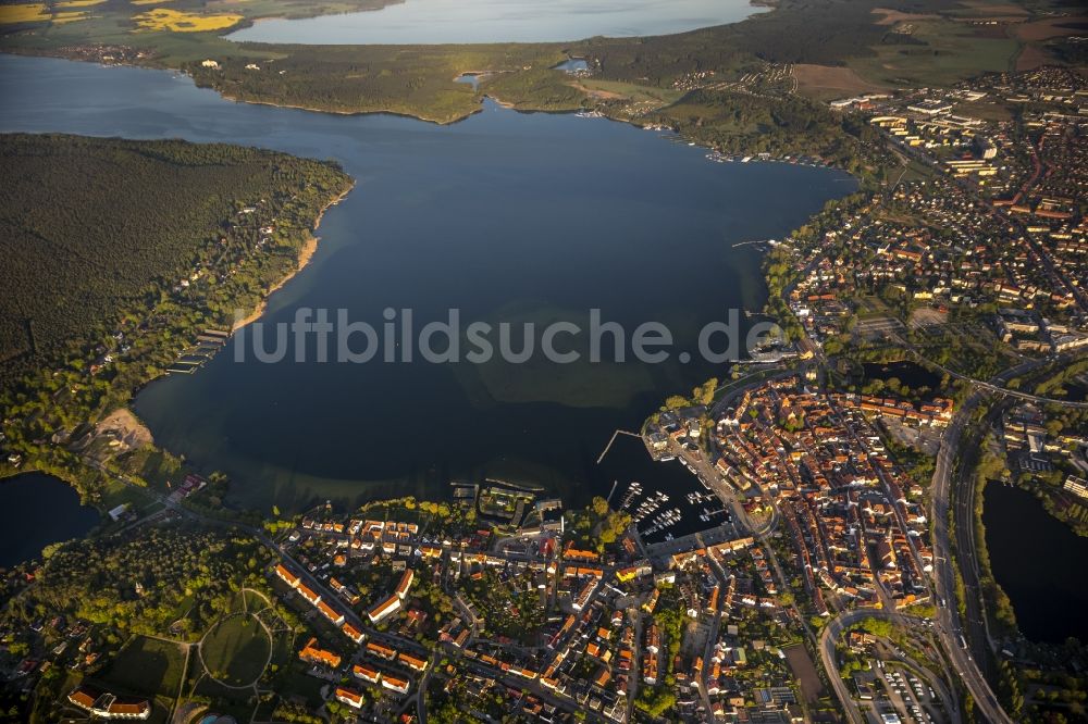 Luftaufnahme Waren (Müritz) - Stadtansicht in Waren am Ufer der Müritz im Bundesland Mecklenburg-Vorpommern