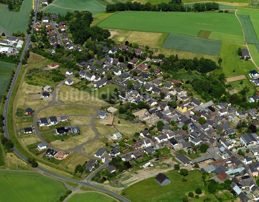 Wassenach von oben - Stadtansicht von Wassenach im Bundesland Rheinland-Pfalz