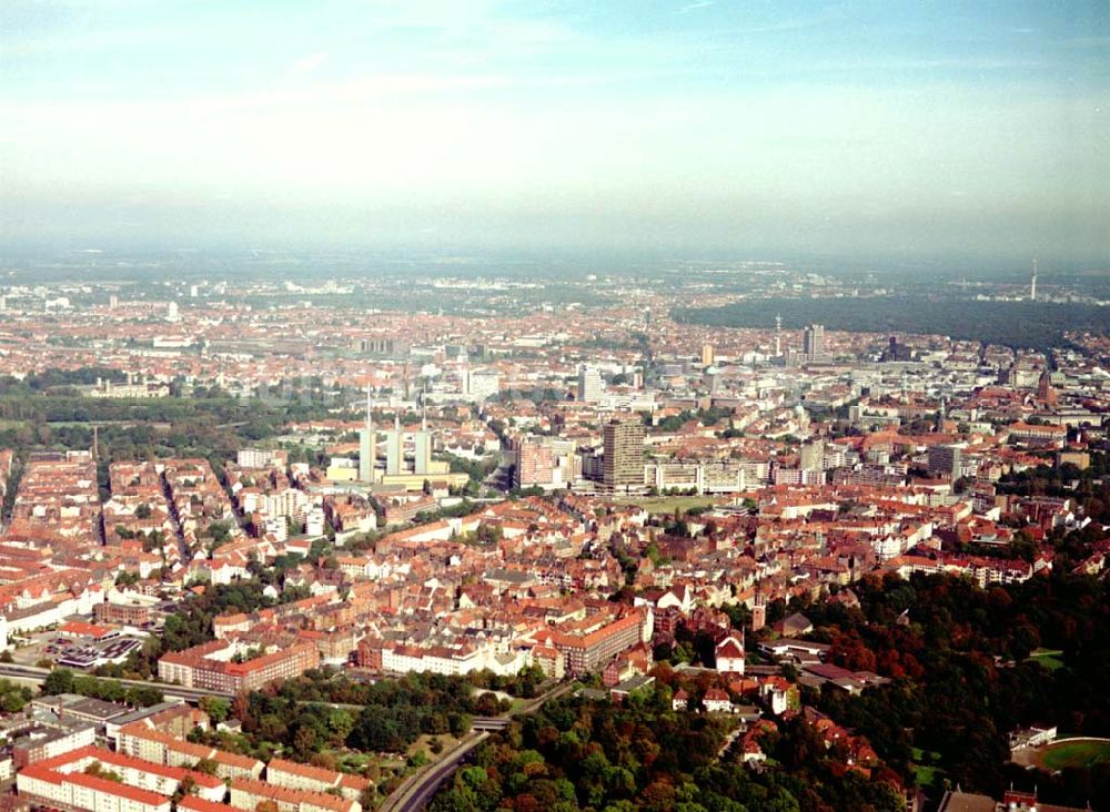 Luftaufnahme Hannover - Stadtansicht mit weitem Blick über das Zentrum und die Stadt Hannover 01.10.2002