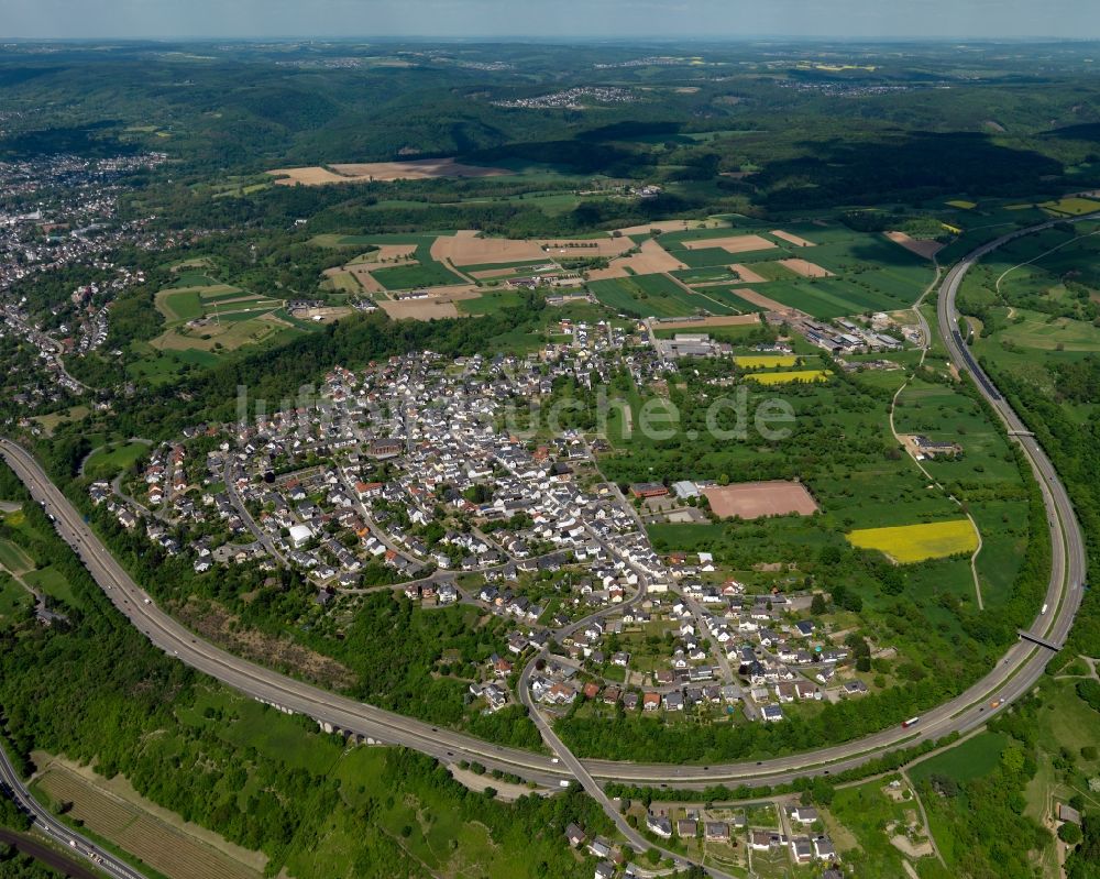 Weitersburg aus der Vogelperspektive: Stadtansicht von Weitersburg an der BAB48 im Bundesland Rheinland-Pfalz