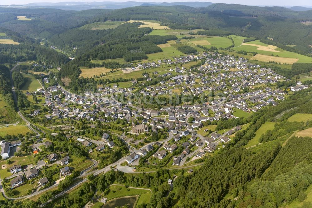 Winterberg aus der Vogelperspektive: Stadtansicht von Winterberg und Umgebung in Winterberg in Nordrhein-Westfalen