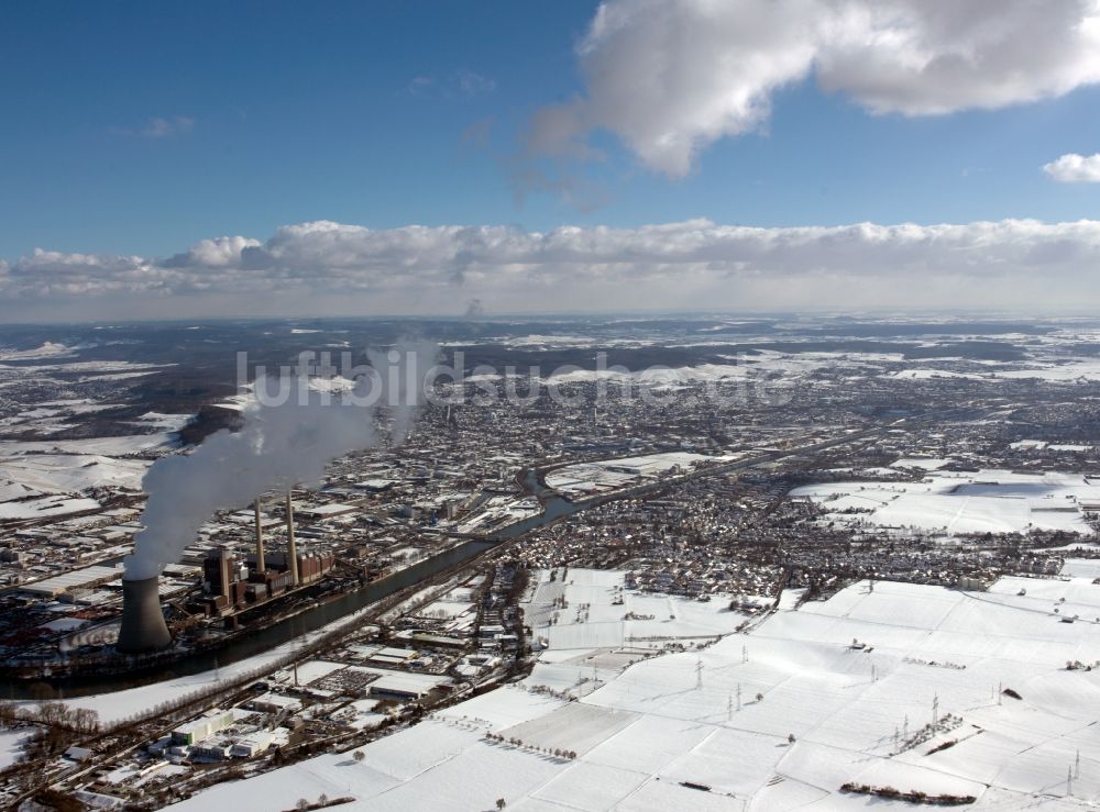 Heilbronn von oben - Stadtansicht der winterlich mit Schnee bedeckten Stadtgebietes von Heilbronn in Baden Württemberg