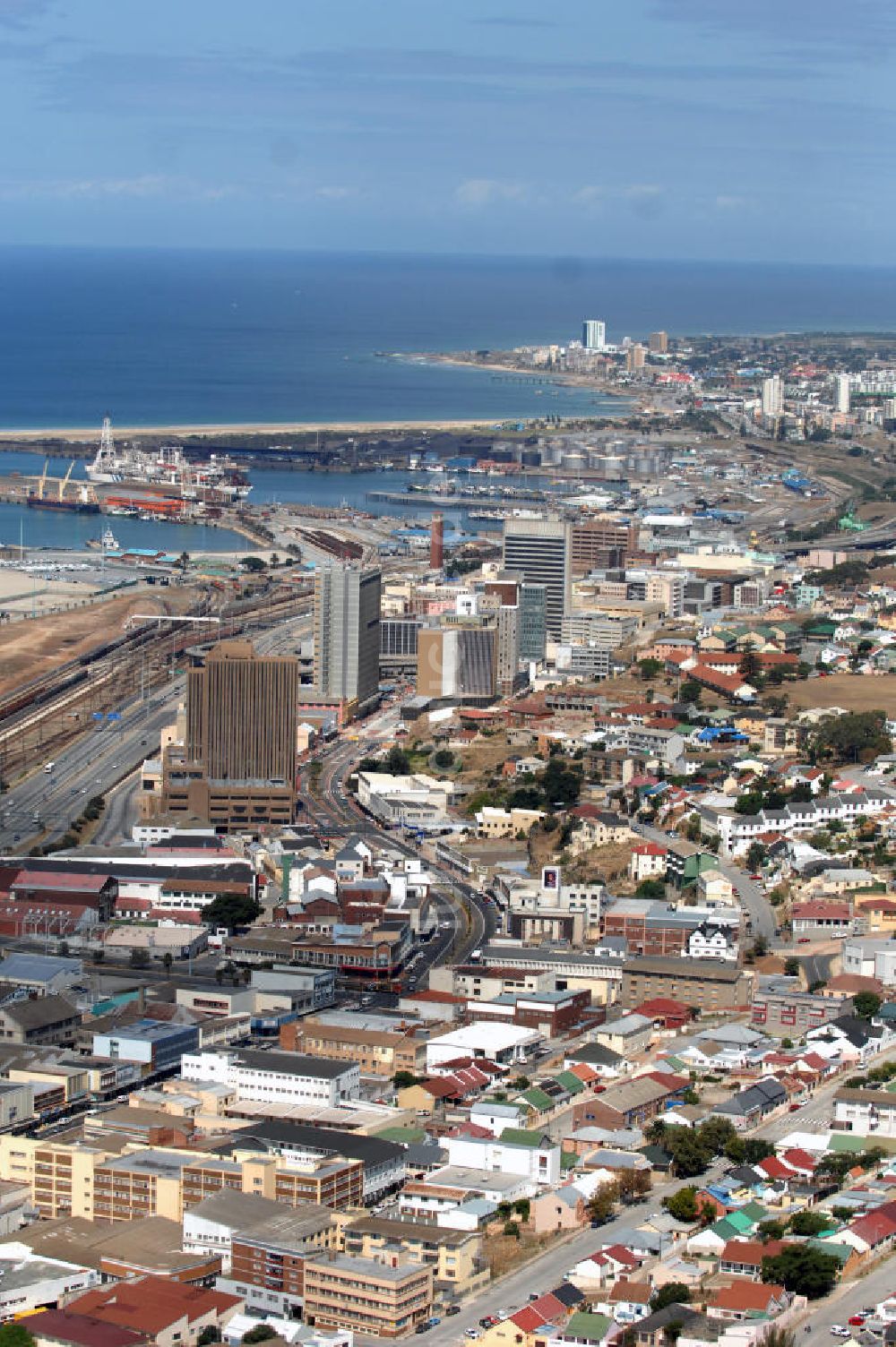 Luftaufnahme Port Elizabeth - Stadtansicht eines Wohn- und Industriegebiets entlang des Settlers Highway in Port Elizabeth