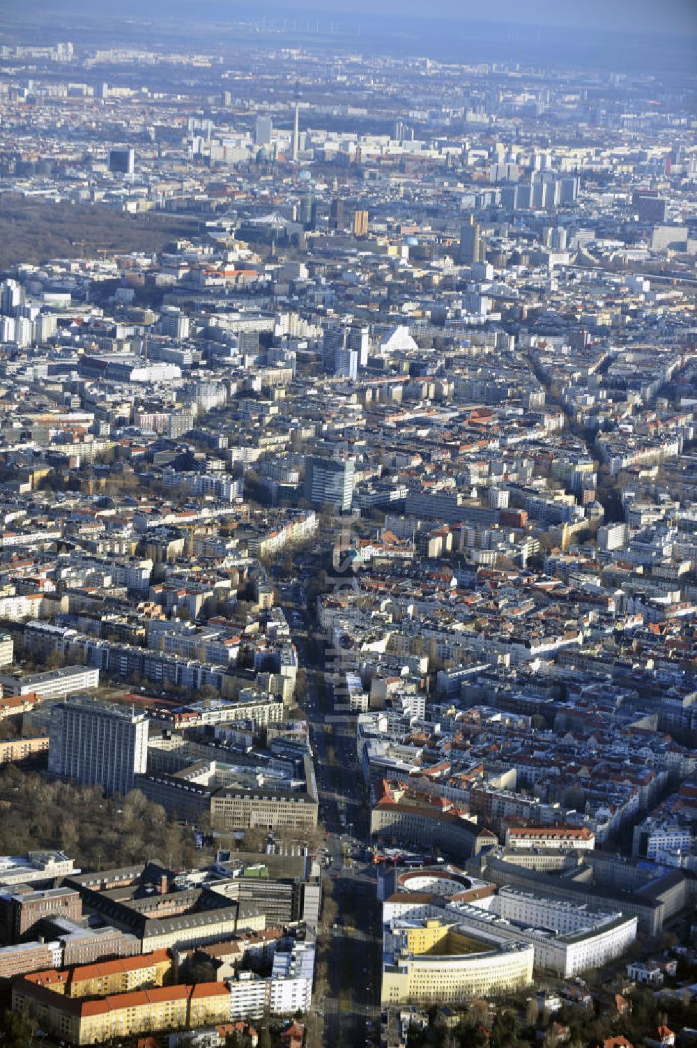 Berlin aus der Vogelperspektive: Stadtansicht Wohngebiete am Hohenzollerndamm in Berlin - Wilmersdorf