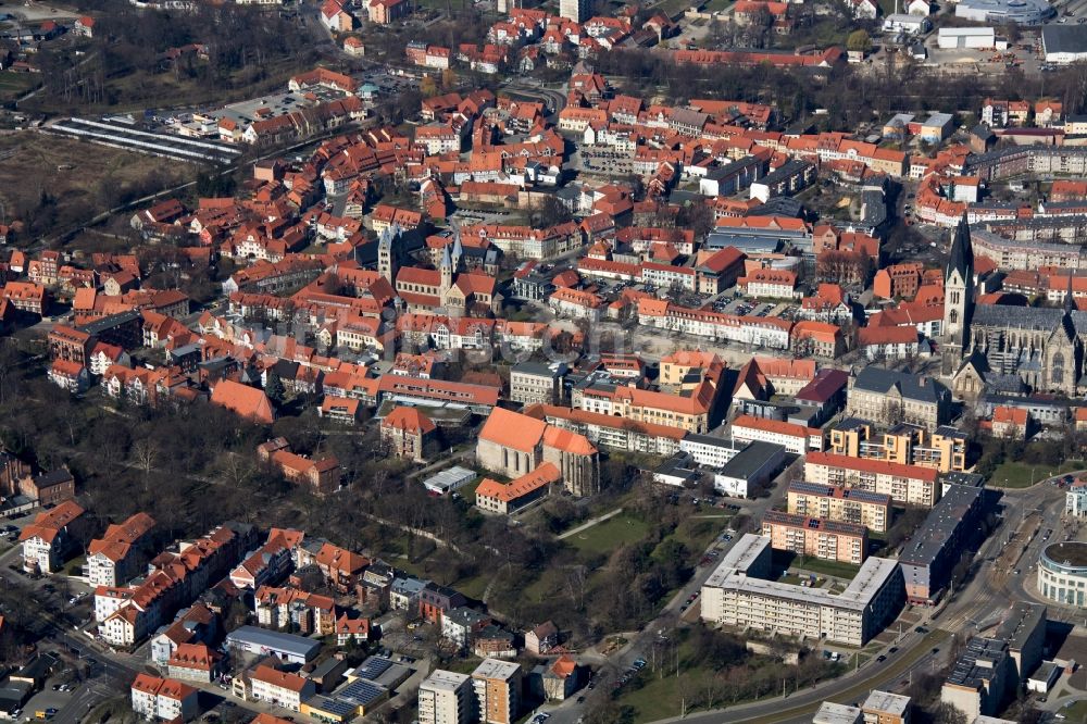 Luftbild Halberstadt - Stadtansicht vom Zentrum der Altstadt von Halberstadt im Bundesland Sachsen-Anhalt