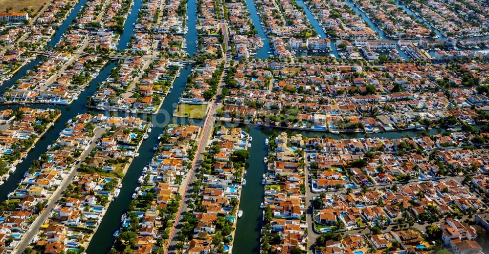 Luftbild Empuriabrava - Stadtansicht vom Zentrum in Empuriabrava in Spanien